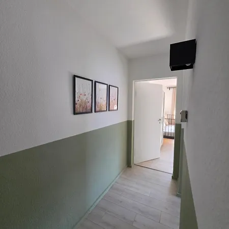 Moderne Mit Balkon In Καρλσρούη